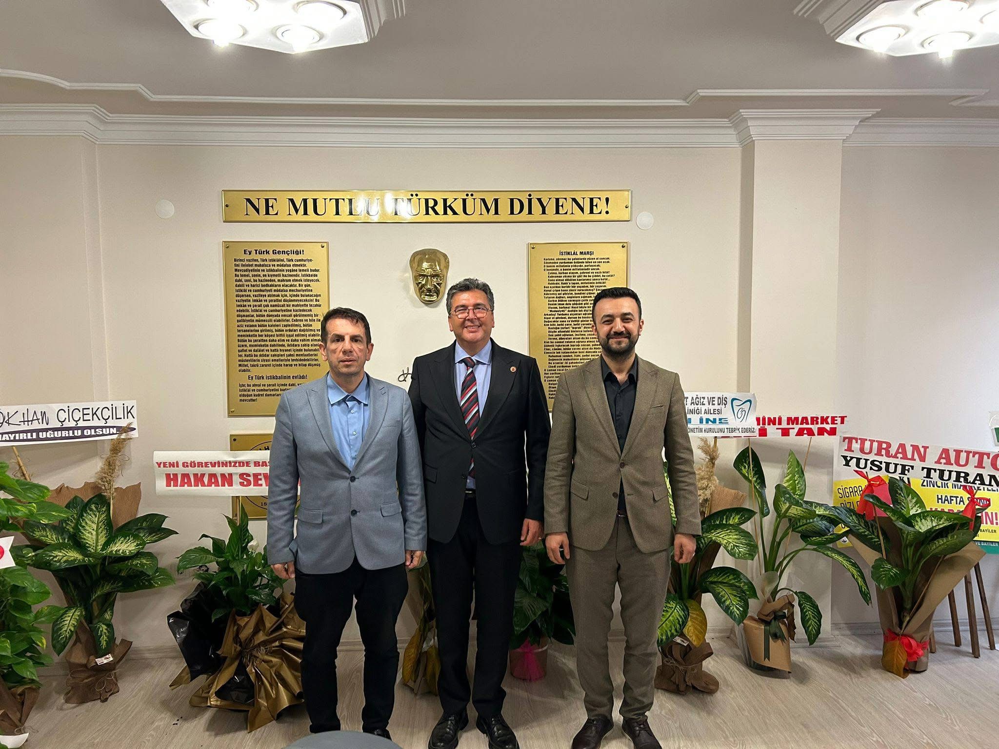 Toroslar Belediye Başkan Yardımcısı Hasan Özalp Önal ve Zeynep Çeyiz Sahibi Özcan Demir'den Odamıza Ziyaret